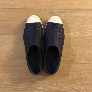 Used navy blue Natives